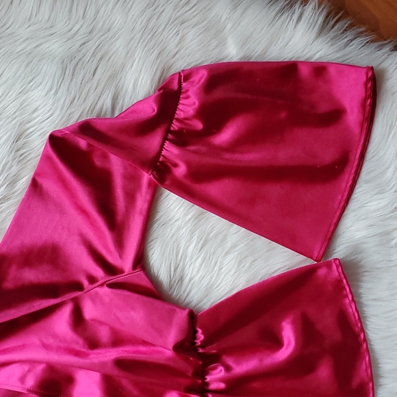 Red satin cover top - Picture 2 of 10